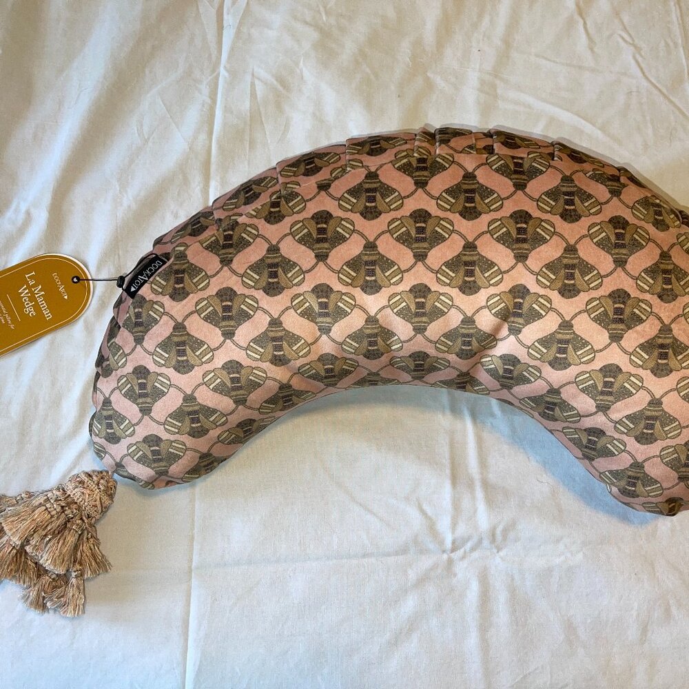 Busy Bees - La Maman Wedge Nursing Pillow by DockATot